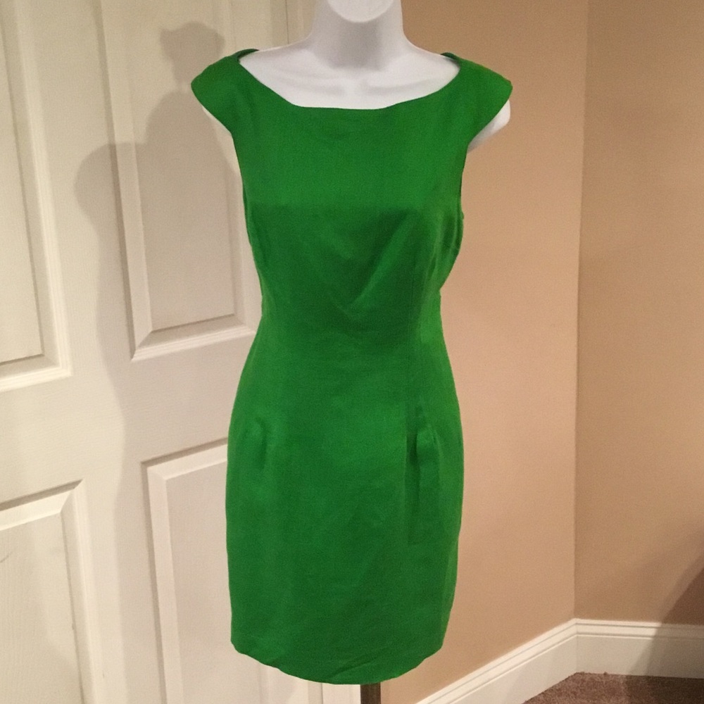 SLEEVELESS DRESS